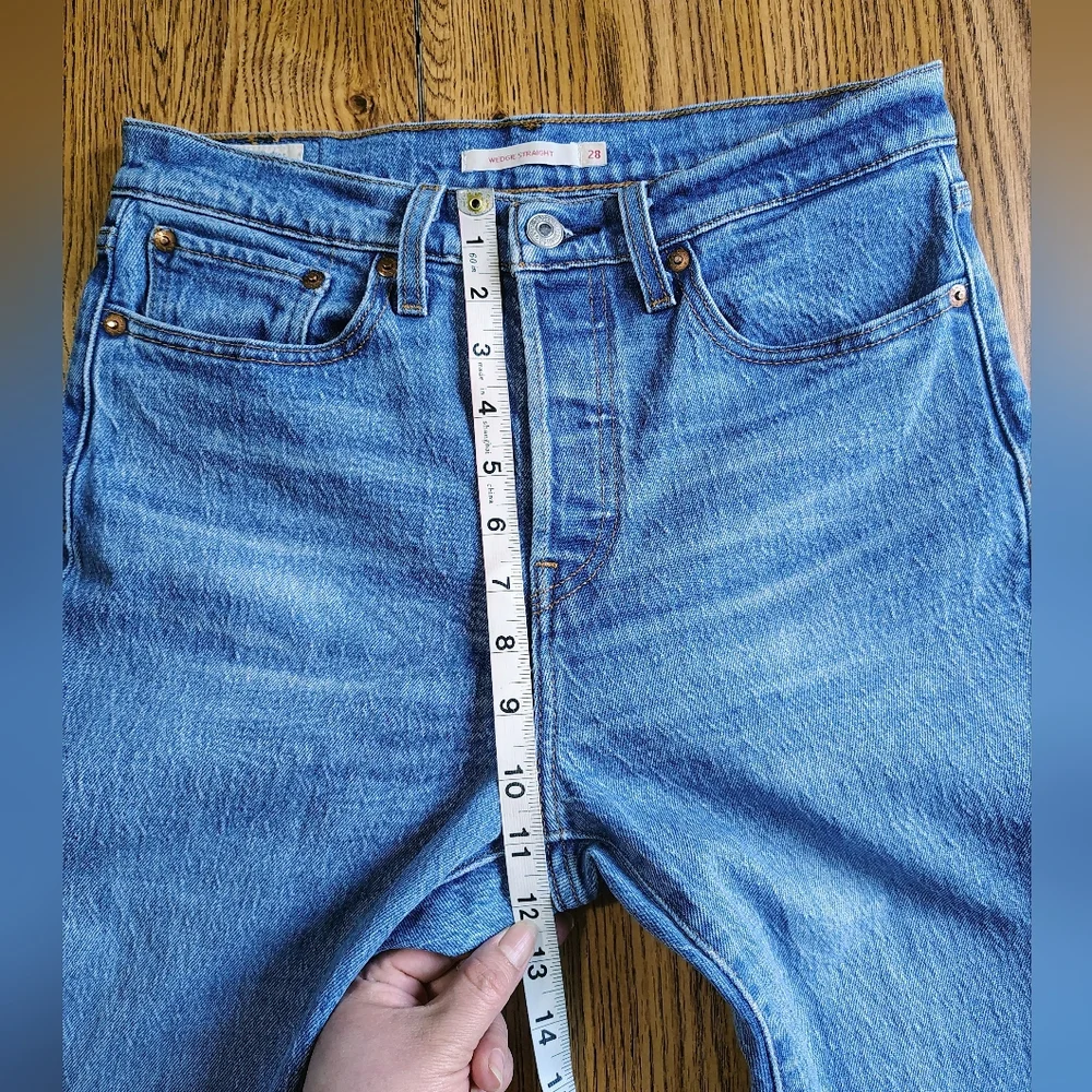 Levi's Premium Wedgie Straight Women's Jeans Buttons Fly Medium Wash 28. - Picture 10 of 16